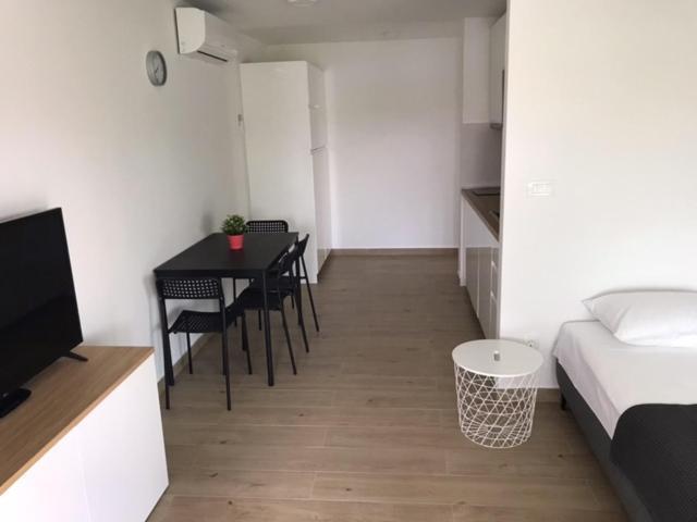 Apartments Haramincic M&B Stara Novalja Buitenkant foto